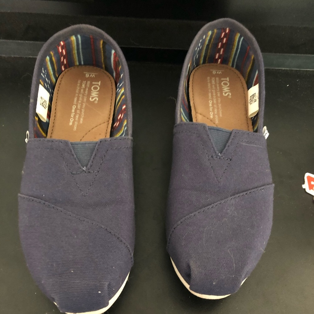 Toms - Picture 3 of 3